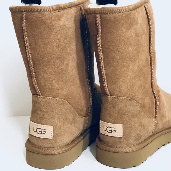 NEW-Women's UGG Classic Short II boots
